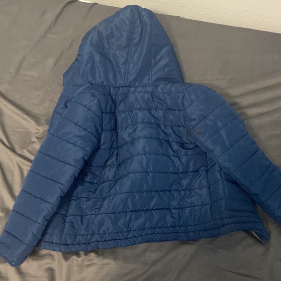 Splendid size 7 boys jacket. This runs small. I would say 5-6 years - Picture 3 of 3